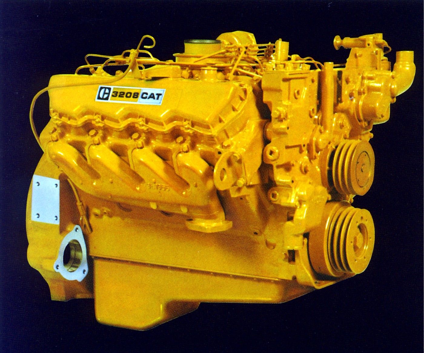 Двигатель сат. Катерпиллер 3208 двигатель. Caterpillar v8 engine 3208. V8 Diesel. Дизельный двигатель Caterpillar.